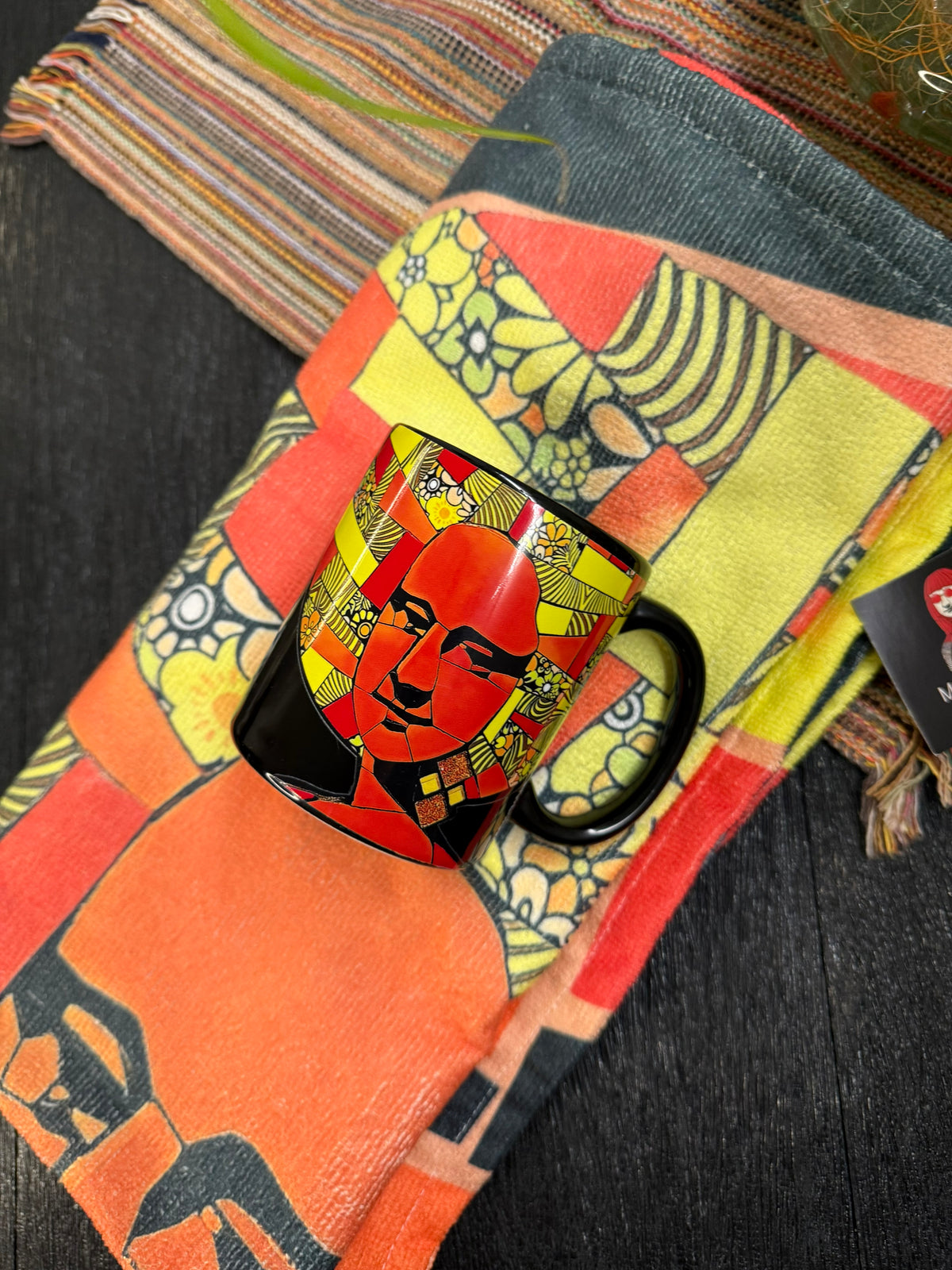 COMBO 5: Toalha + Caneca Colecionável Mona Gold Power